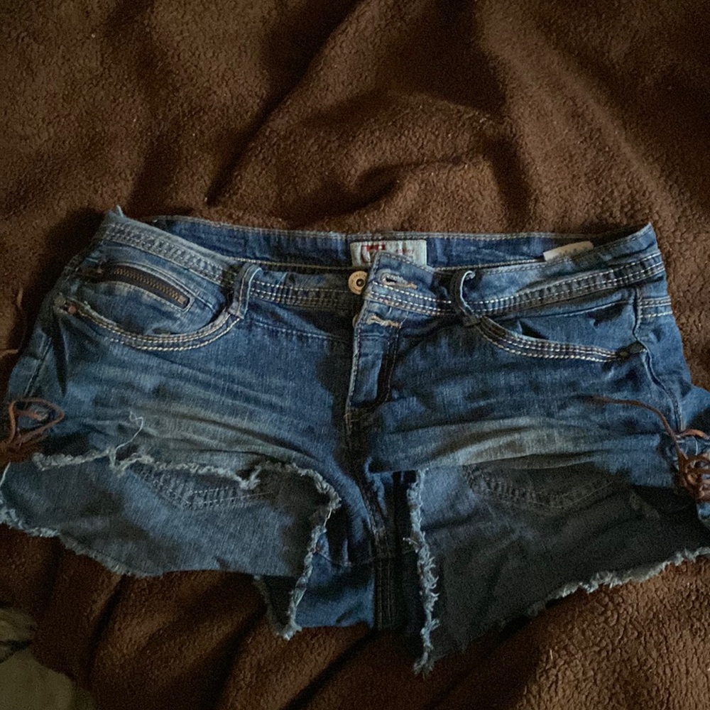 Super cute, low waisted short shorts